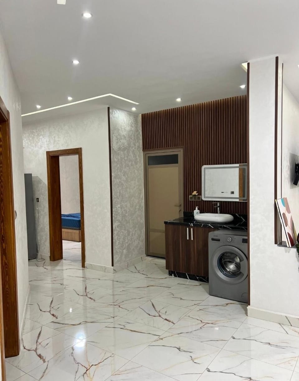 Kitchen or kitchenette, washing machine, dryer
