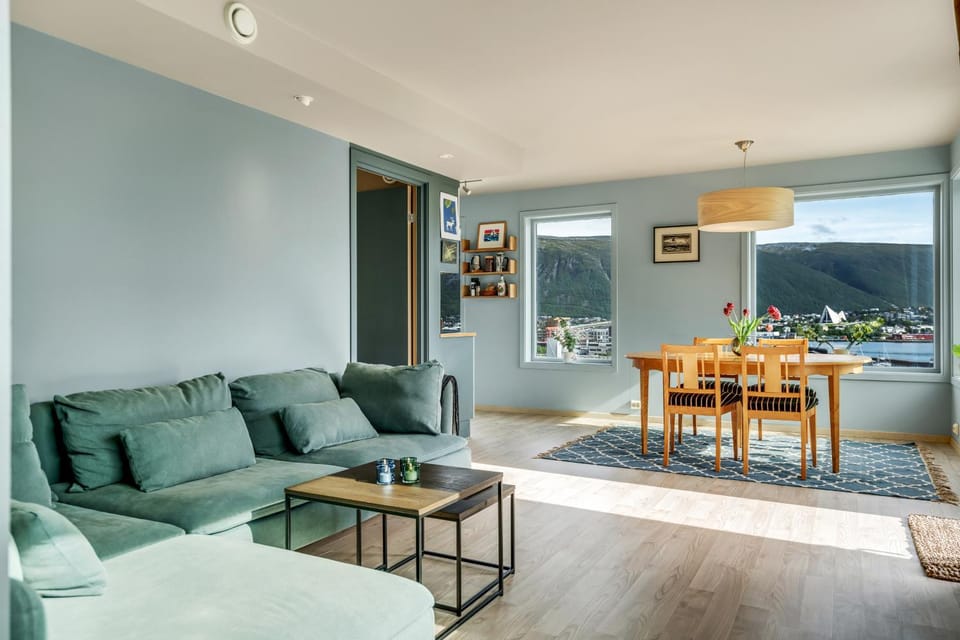 Arctic Heights With Spectacular Sea & Mountain View Apartment in Tromso