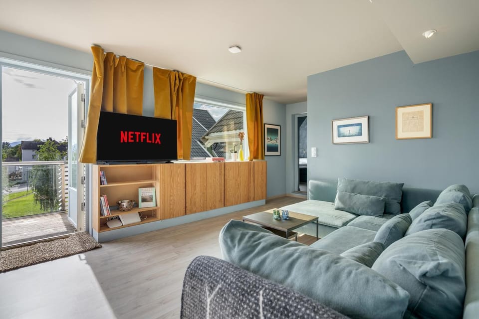 Arctic Heights With Spectacular Sea & Mountain View Apartment in Tromso
