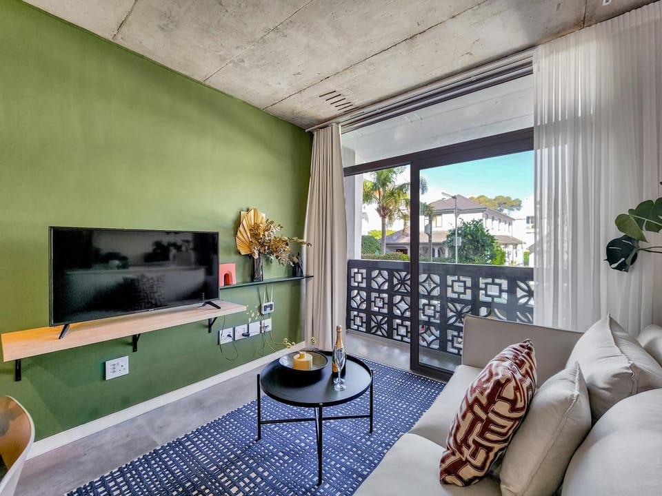 TV and multimedia, View (from property/room), Balcony/Terrace, Living room