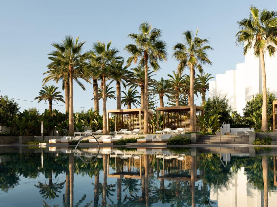 Day, Swimming pool