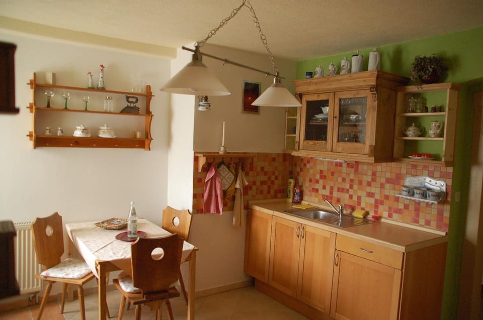 Kitchen or kitchenette, Decorative detail, Dining area