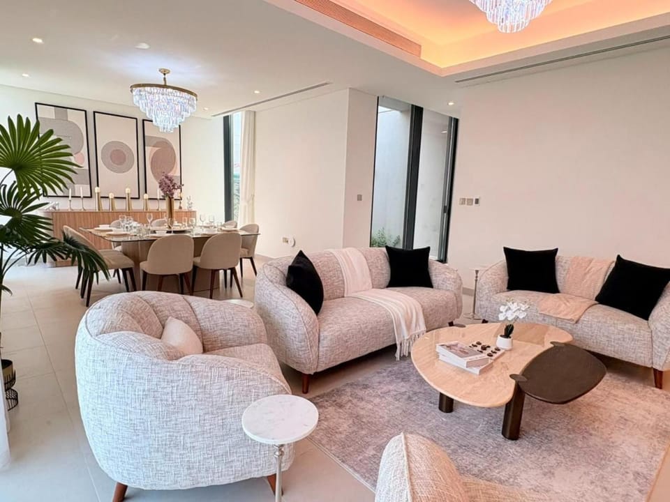Allsopp and Allsopp - Ellie Saab 2, Arabian Ranches - 5 Bedroom with Maids Room Villa Villa in Dubai