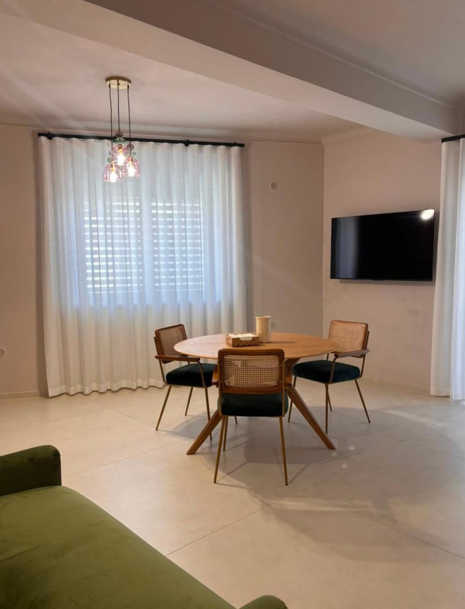 Communal lounge/ TV room, TV and multimedia, Living room, Seating area, Dining area