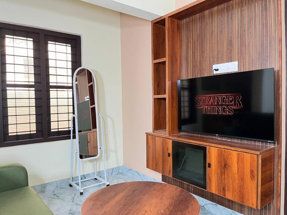 TV and multimedia, Living room, Seating area