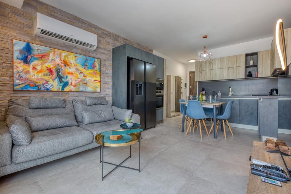 Beautiful penthouse with terrace & jacuzzi WVID1-2 Apartment in Malta