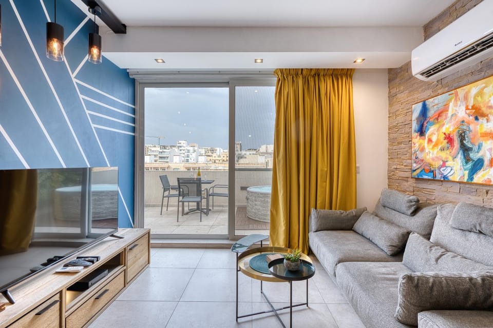 Beautiful penthouse with terrace & jacuzzi WVID1-2 Apartment in Malta