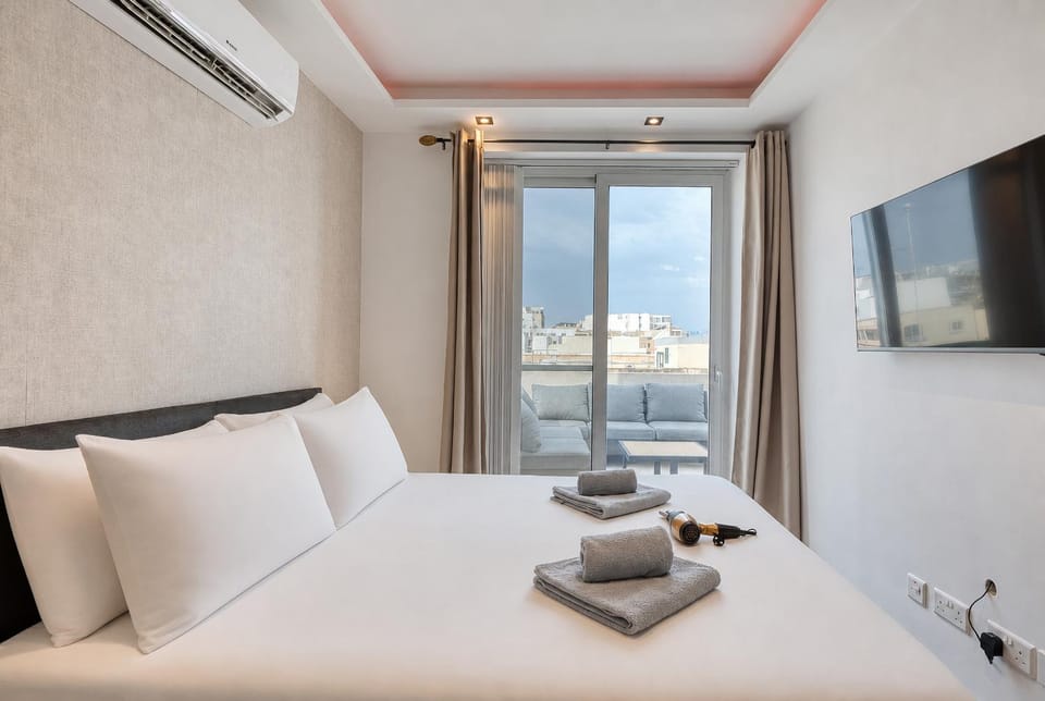 Beautiful penthouse with terrace & jacuzzi WVID1-2 Apartment in Malta