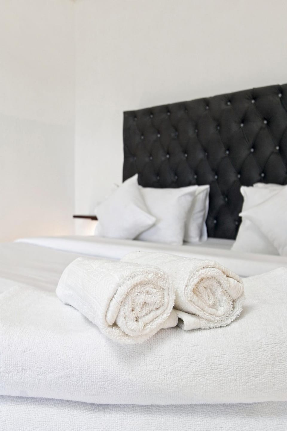 Bed, towels