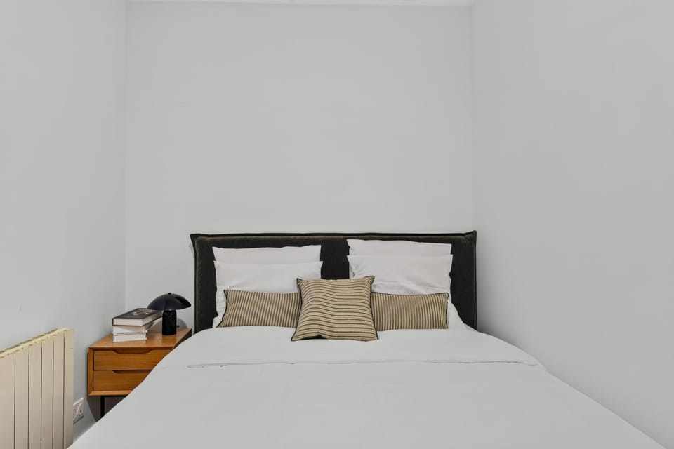 Bed, Bedroom, internet