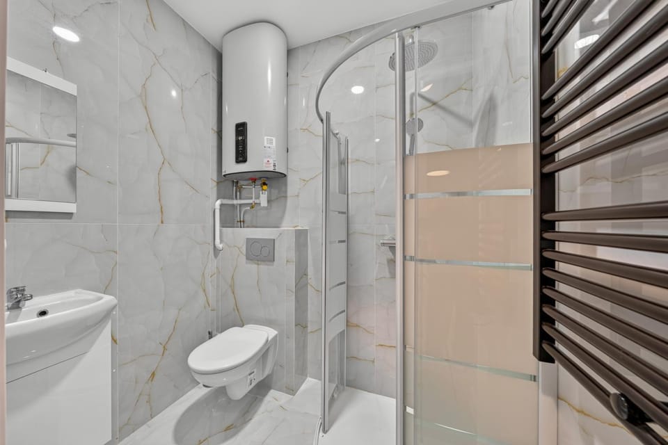 Shower, Toilet, Bathroom, flat iron, hair dryier, towels