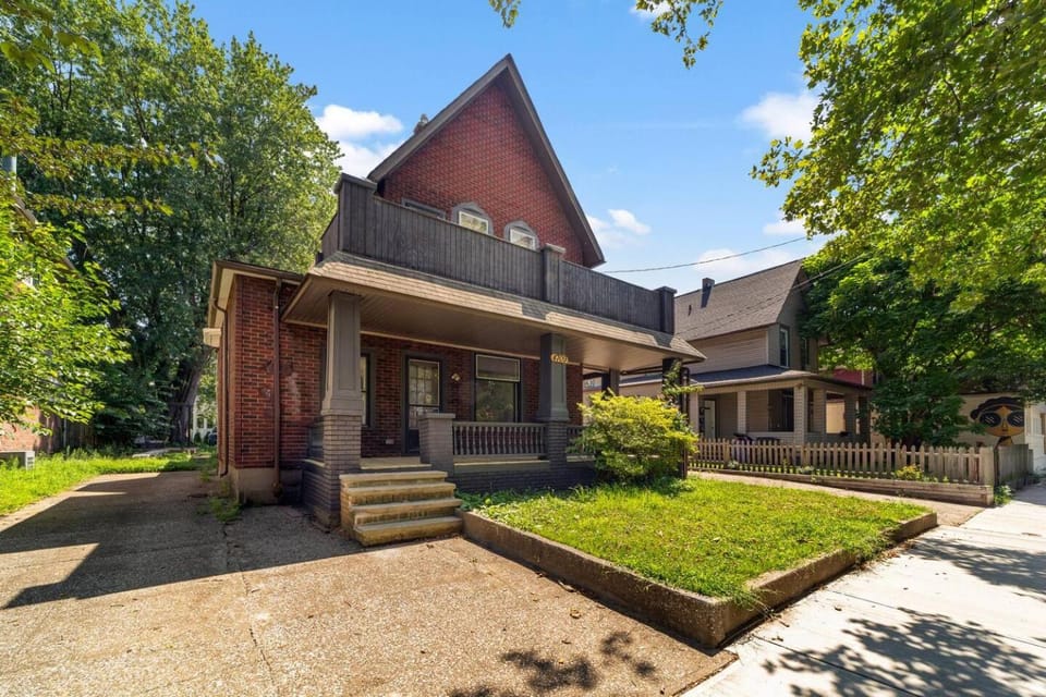 Spacious 2BR in Ohio City Free Parking Apartment in Ohio City