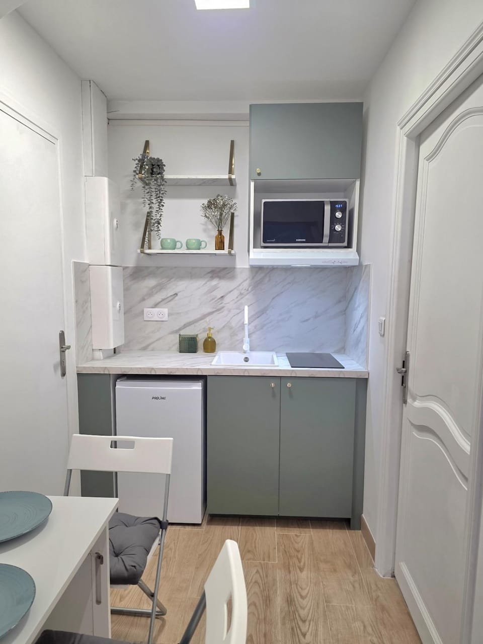 Kitchen or kitchenette