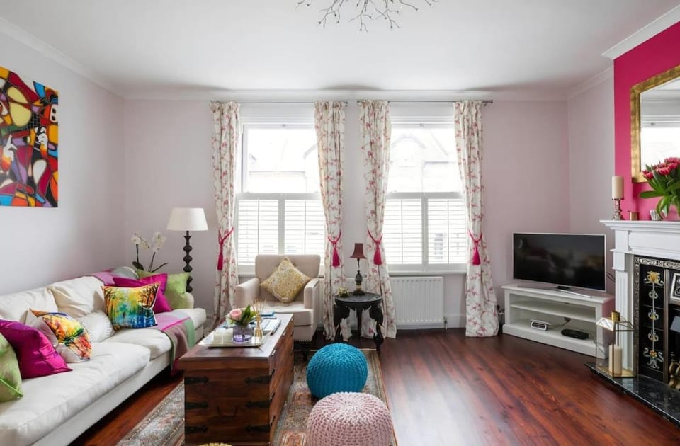 Luxury super central Clapham Jn King Loft EnSuite Room Minutes to C London Gatwick Vacation rental in London