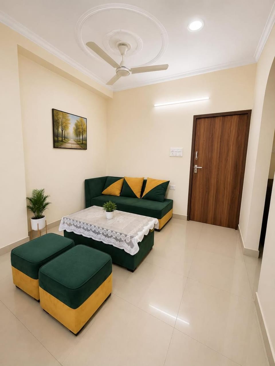 Spacious 1BHK in Delhi Near Metro And Noida Apartment in New Delhi