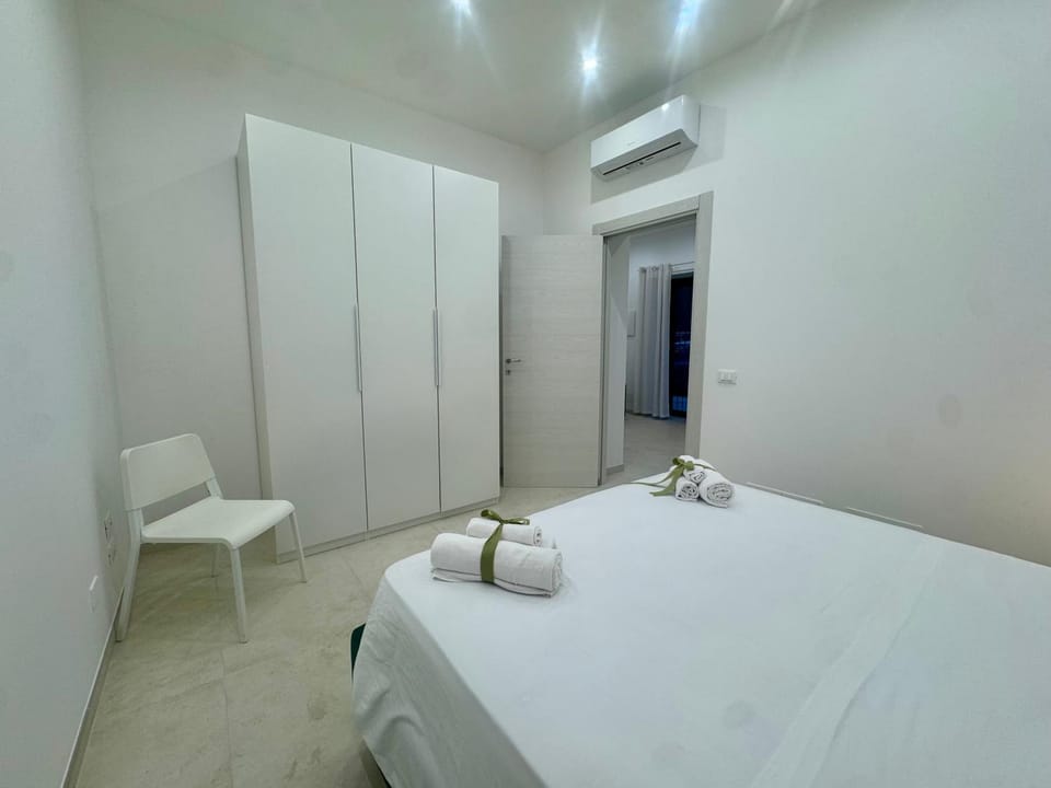 Bed, Photo of the whole room, Bedroom, towels, wardrobe, air conditioner