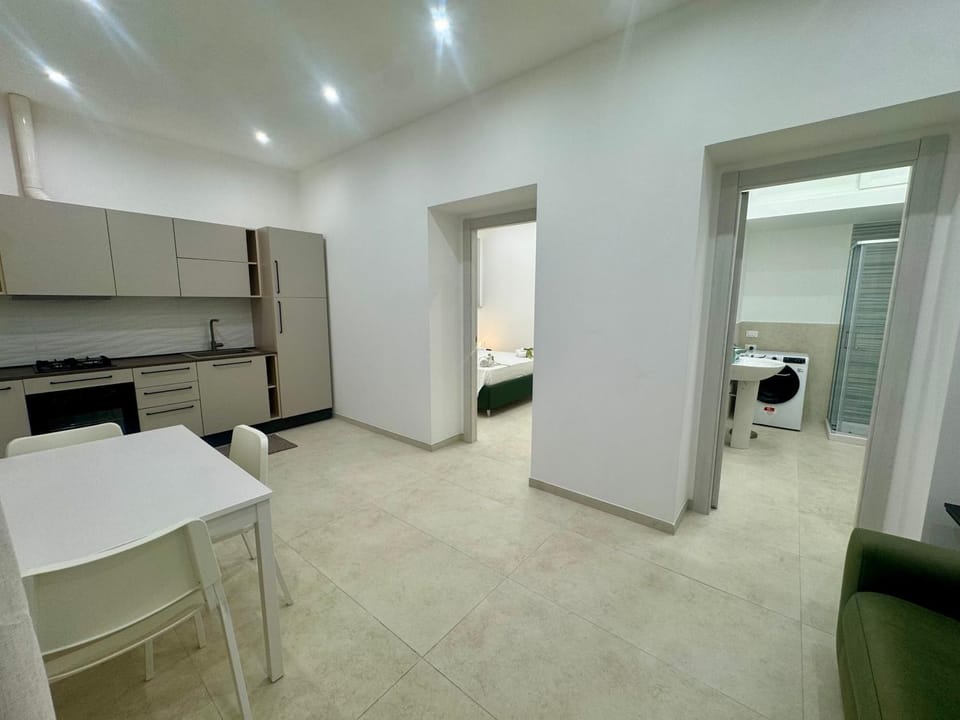 Kitchen or kitchenette, Dining area, stove