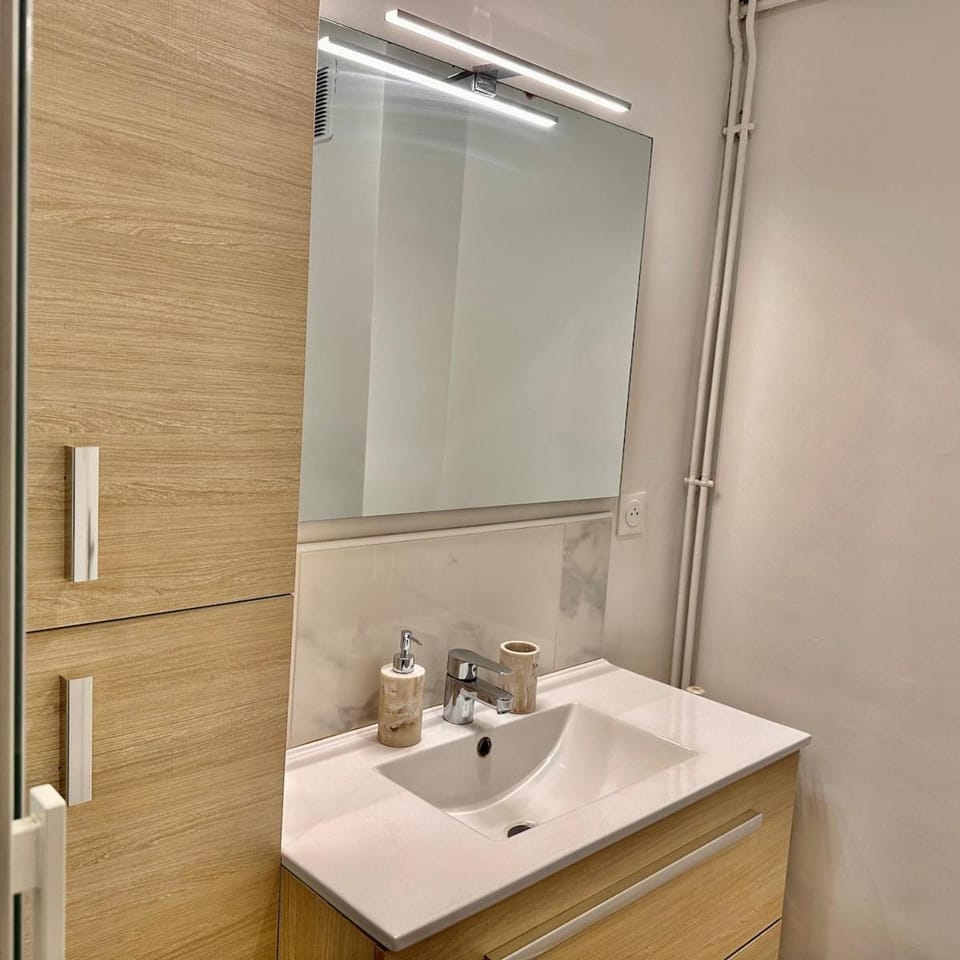 Shower, Bathroom