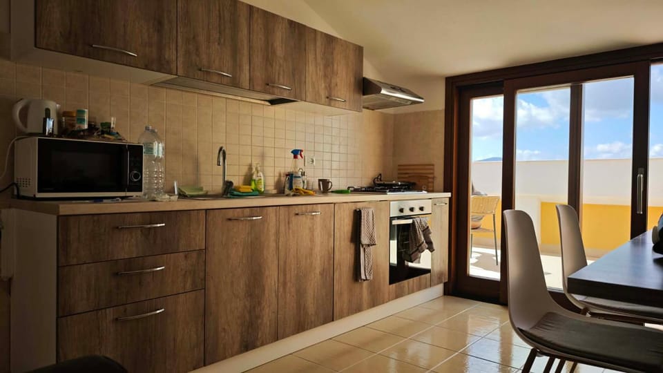 Balcony/Terrace, Kitchen or kitchenette, Dining area, stove