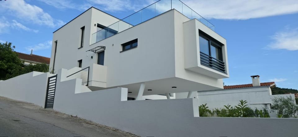Property building, Patio, Balcony/Terrace, Street view
