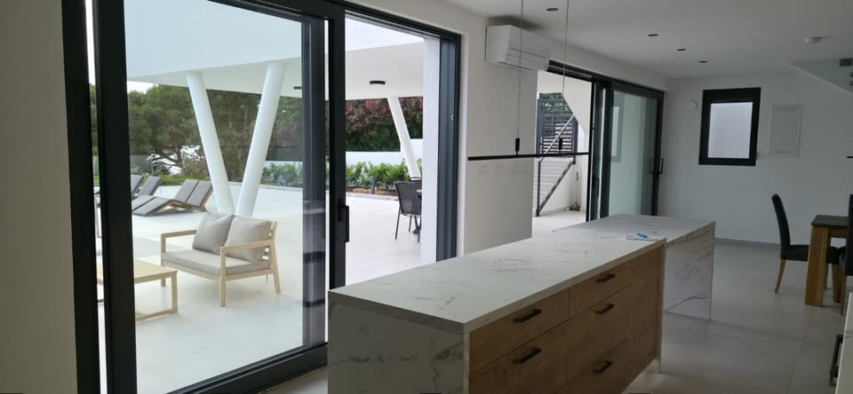 Seating area, Dining area