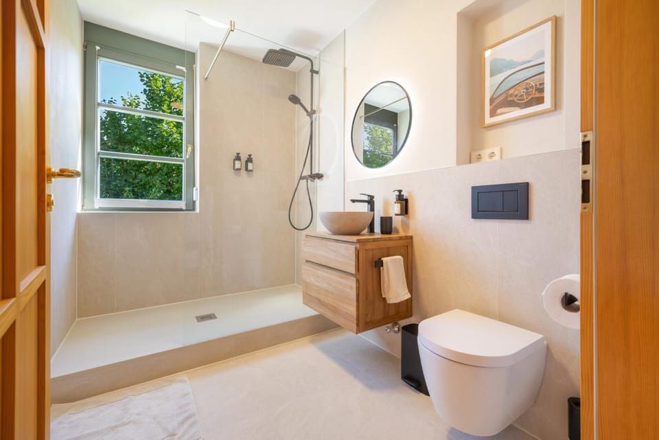 Bathroom, Living room