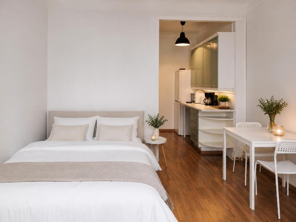 Bed, Kitchen or kitchenette, Bedroom
