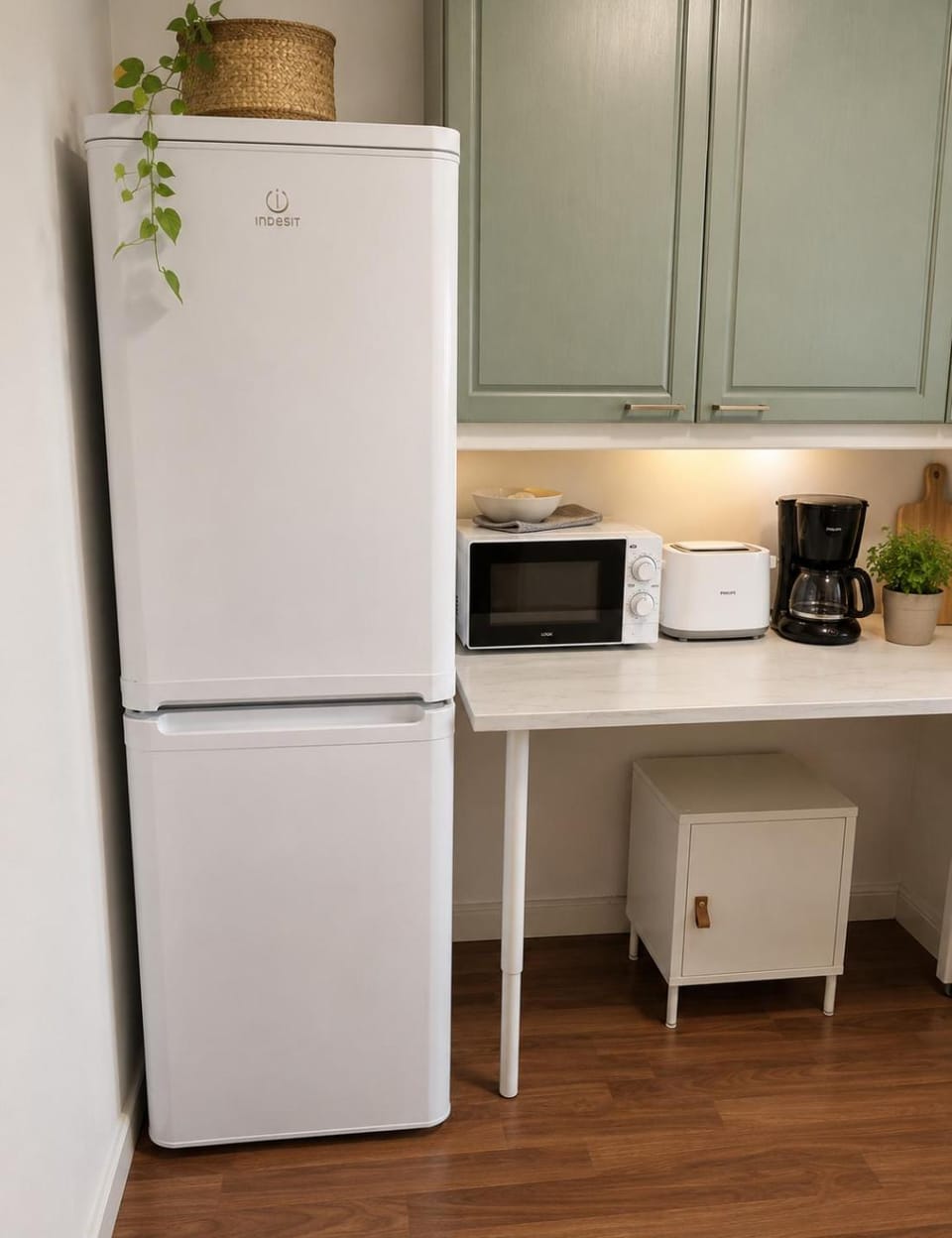 Kitchen or kitchenette, oven, pet friendly, stove, toaster
