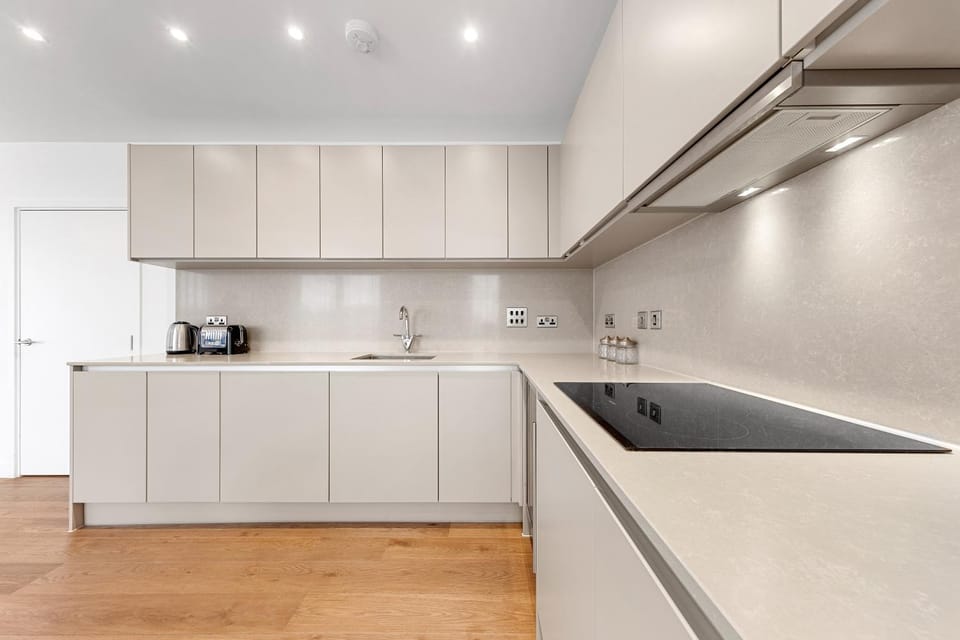 Coffee/tea facilities, Kitchen or kitchenette, dishwasher, stove