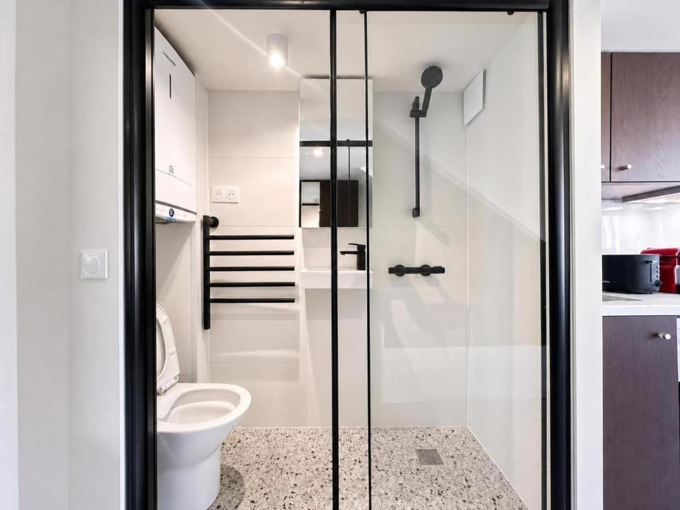 Shower, Toilet, Bathroom