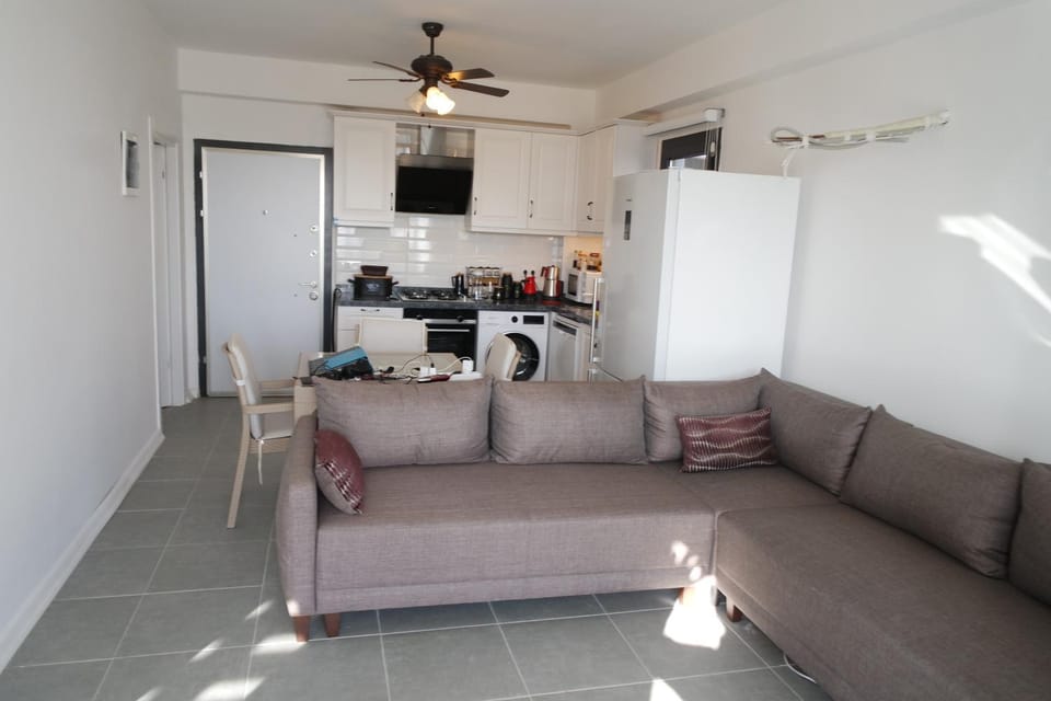 Kitchen or kitchenette, Living room, Seating area, Dining area