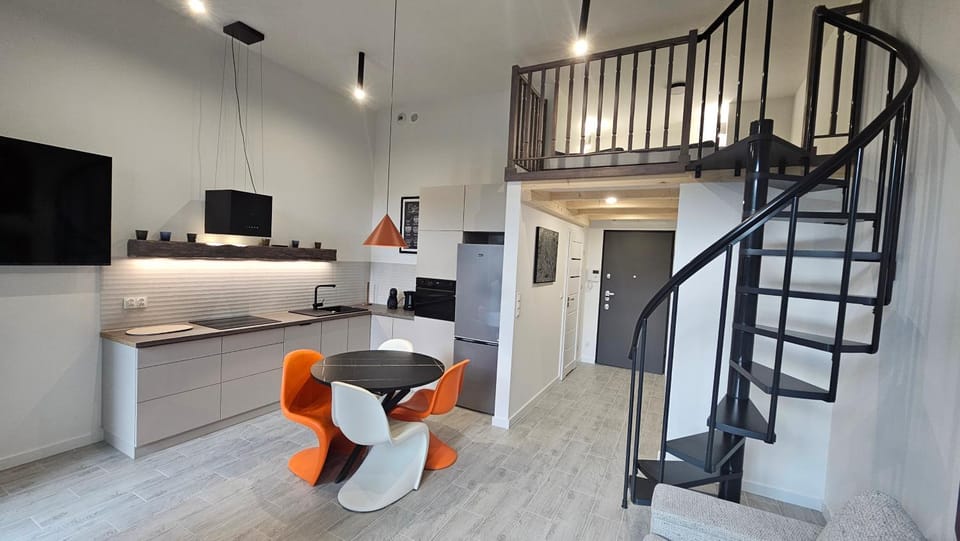 TV and multimedia, Kitchen or kitchenette, Dining area, dishwasher, stove, kitchen