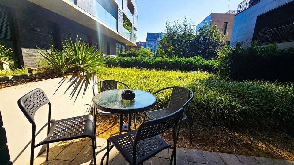 Property building, Patio, Garden, Garden, Balcony/Terrace, Balcony/Terrace, Garden view