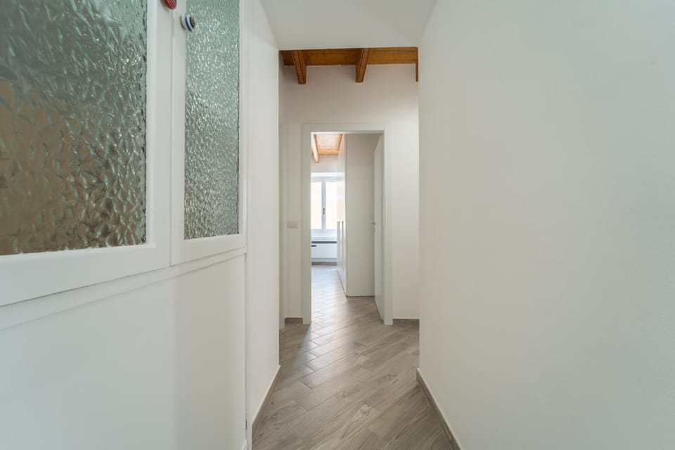 Facade/entrance, Photo of the whole room