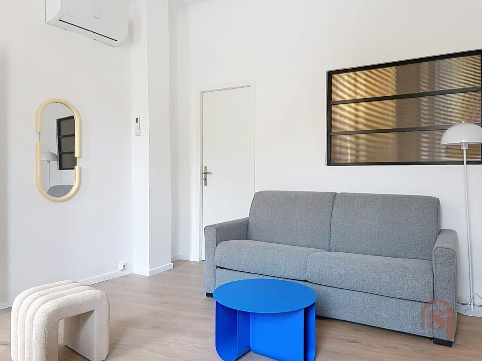 Living room, air conditioner