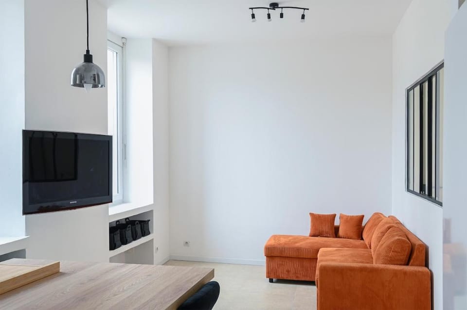 Apartment for 4 people with Big terrace near Gare Saint-Charles Apartment in Marseille