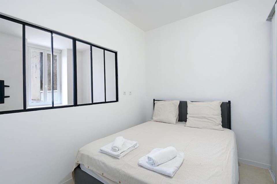 Apartment for 4 people with Big terrace near Gare Saint-Charles Apartment in Marseille