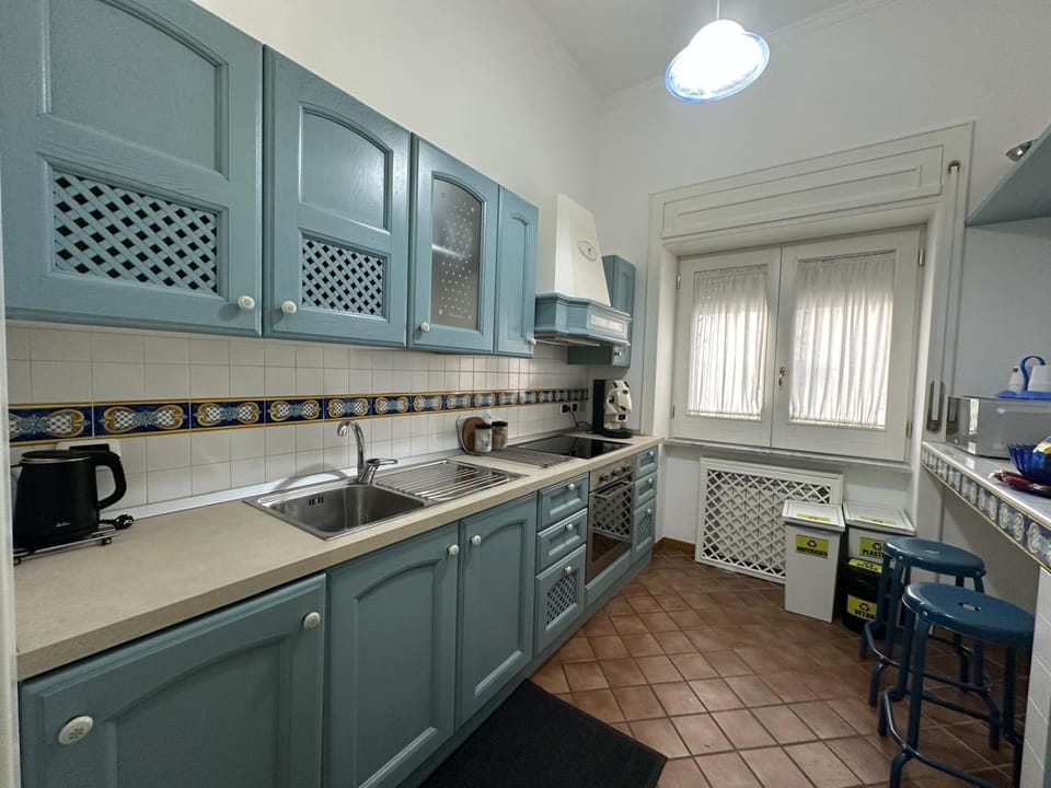 Kitchen or kitchenette, dishwasher, stove, kitchen