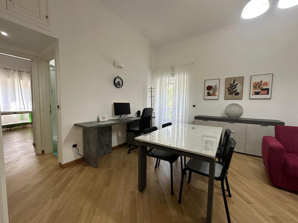 TV and multimedia, Living room, Seating area, Dining area
