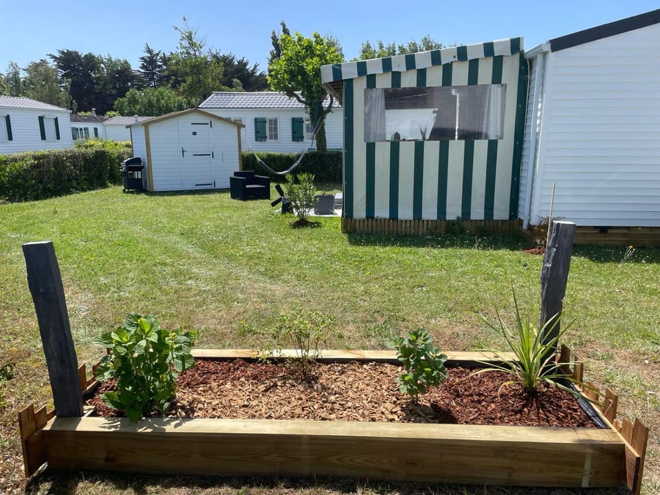 Mobilhome résidence Les Marines Campground/ 
RV Resort in Saint-Gilles-Croix-de-Vie