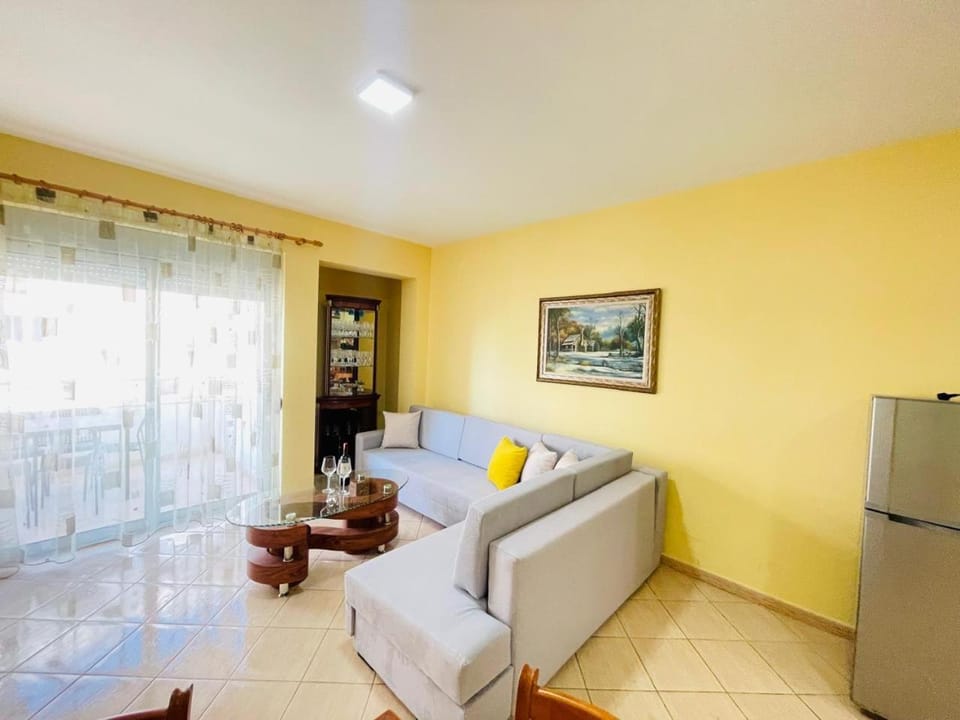 Kitchen or kitchenette, Living room, Seating area, oven