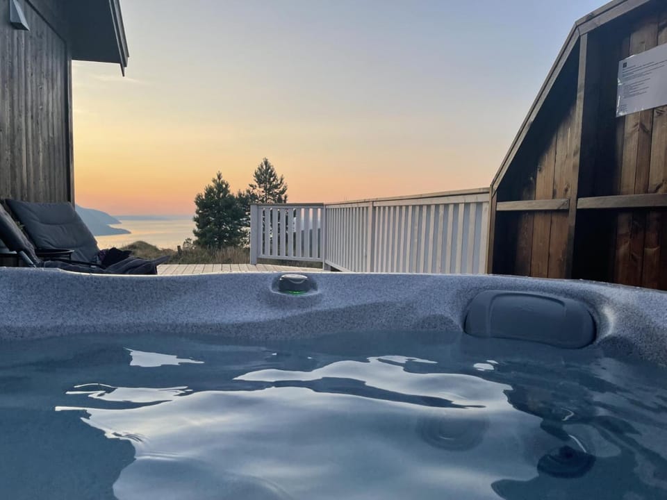Solvangtoppen - 30 min fra OSL - Jacuzzi - 3 Soverom - 6 senger Bed and Breakfast in Viken, Norway