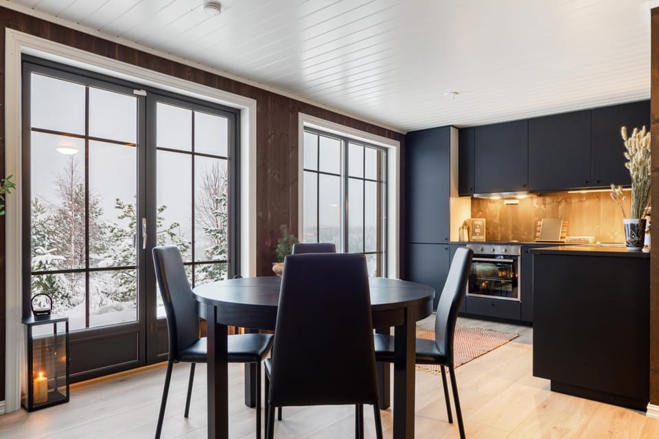Solvangtoppen - 30 min fra OSL - Jacuzzi - 3 Soverom - 6 senger Bed and Breakfast in Viken, Norway