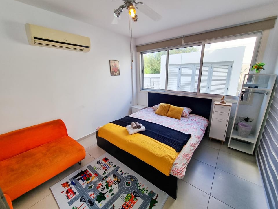 Bed, Bedroom, air conditioner