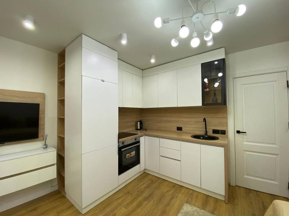 TV and multimedia, Kitchen or kitchenette, minibar, oven, stove