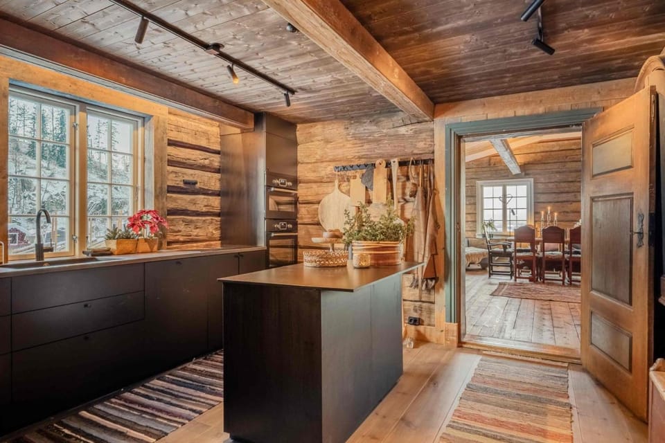 Østerdalsstua fra 1700 tallet· · Sauna · 9 soverom · 30 min OSL Bed and Breakfast in Viken, Norway