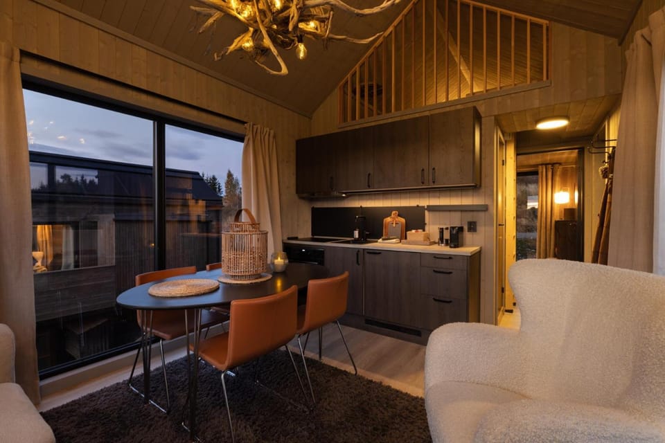 Fugleredet 4 · TV-designhytte · Mjøsa-utsikt · 30 min OSL Bed and Breakfast in Viken, Norway