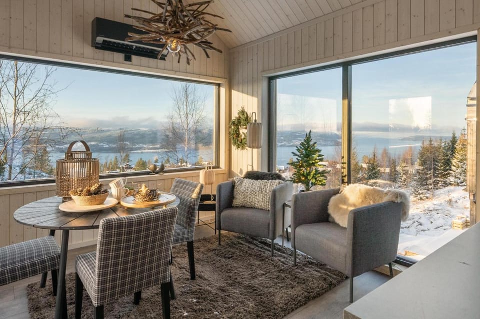 Fugleredet 2 · Designhytte · Utsikt · 30 min OSL Bed and Breakfast in Viken, Norway