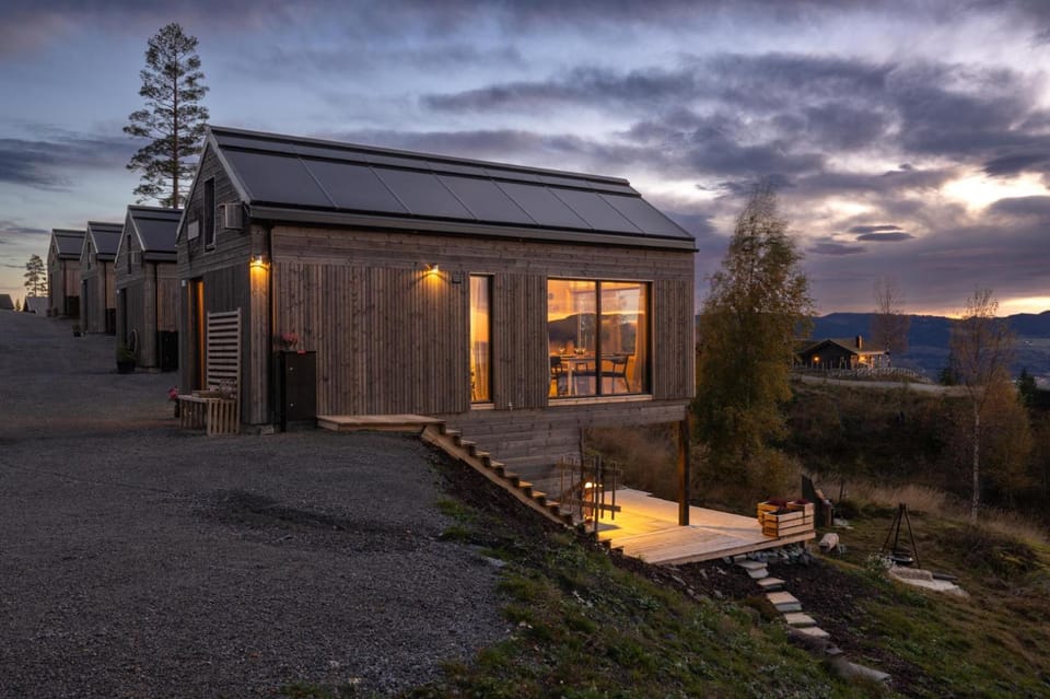Fugleredet 1 · Vinner-hytten · Mjøsa-utsikt · 30 min OSL Bed and Breakfast in Viken, Norway