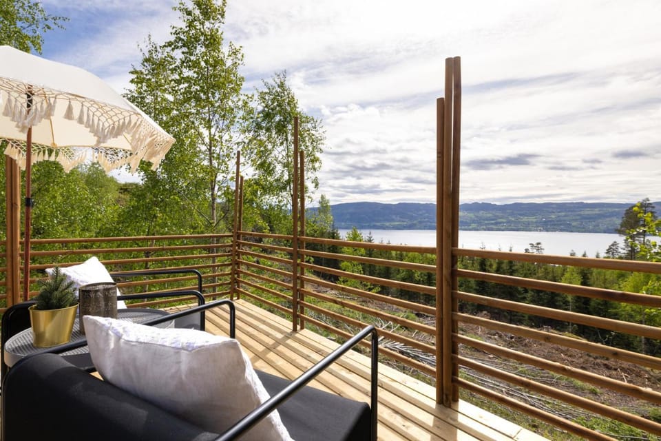 Telt 2: Nattskyen · Glamping · Mjøsa-utsikt · 30 min OSL Chalet in Viken, Norway